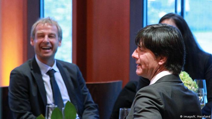 Deutschland Joachim Löw und Jürgen Klinsmann beim 42. Ordentlicher Bundestag des DFB (imago/K. Hessland)