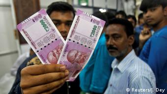Indien Einführung neuer Währung - neue Rupie (Reuters/J. Dey)