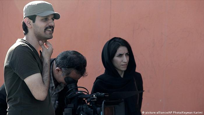 Iran Keywan Karimi bei Dreharbeiten zum Film Writing On The City (picture-alliance/AP Photo/Keywan Karimi)
