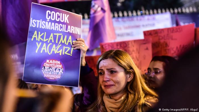 تظاهرات علیه یک طرح قانونی که باعث لغو مجازات برخی از متجاوزان به دختران نابالغ ‌می‌‌شد (استانبول، ۲۵ نوامبر ۲۰۱۶)