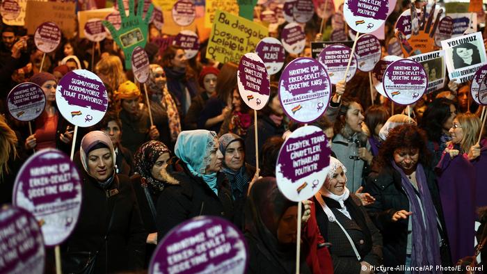 تظاهرات هزاران نفر در استانبول در روز جهانی منع خشونت علیه زنان (۲۵ نوامبر ۲۰۱۶)