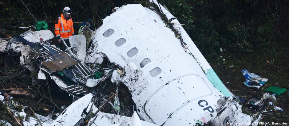 Acidente com avião da LaMia que levava delegação da Chapecoense deixou 71 mortos e seis sobreviventes