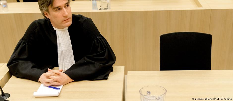 Wilders não compareceu ao tribunal, sendo representado pelo advogado Maarten t'Sas