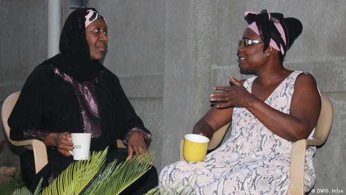 Christmas in Nigeria: Hajiya Binta Babajo und Nachbarin Diana Ogunmola celebrate in Abuja together
