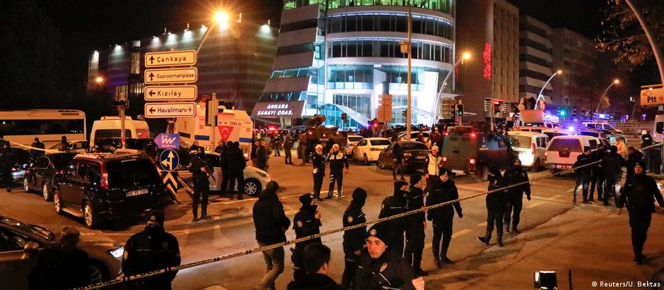 Polícia fecha região próxima a local de atentado em Ancara