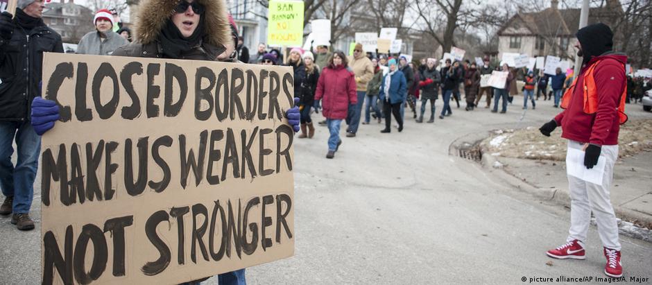 Manifestantes protestam contra veto migratório em Wisconsin