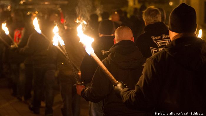 Десни екстремисти по време на сбор в Магдебург