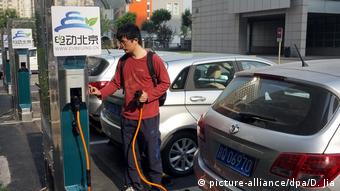 China Ladestationen für Elektroautos (picture-alliance/dpa/D. Jia)