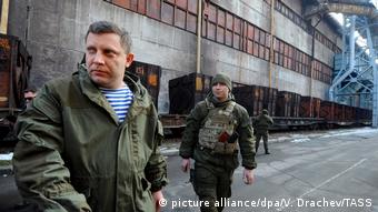 Александр Захарченко у здания металлургического завода в Донецке