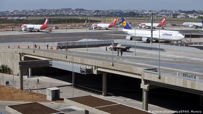 Brasilien Flughafen Guarulhos in Sao Paulo (picture-alliance/dpa/EPA/S. Moreira)