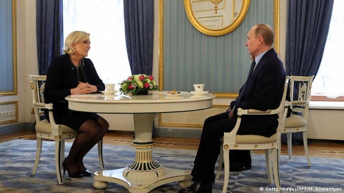 Russland | Marine Le Pen zu Besuch bei Vladimir Putin (Getty Images/AFP/M. Klimentyev)