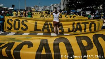 Brasilien Protesten gegen Korruption in Rio (Getty Images/AFP/Y. Chiba)