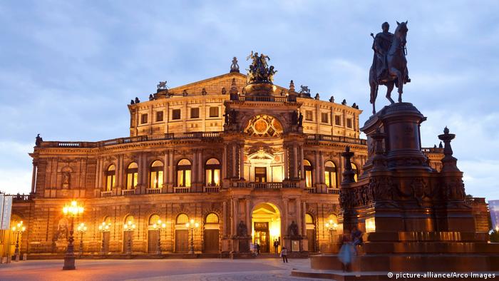 Semperoper Dresden, Germany | Dresden (picture-alliance/Arco Images)