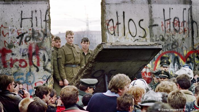Deutschland Berliner Mauer (Getty Images/AFP/G. Malie)
