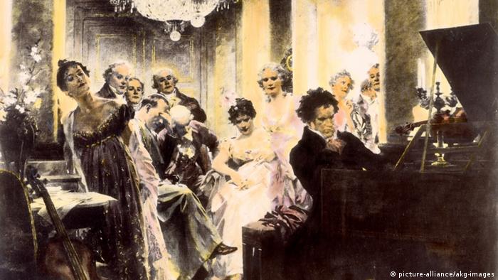 Ludwig van Beethoven tocando ao piano com pessoas ouvindo ao fundo