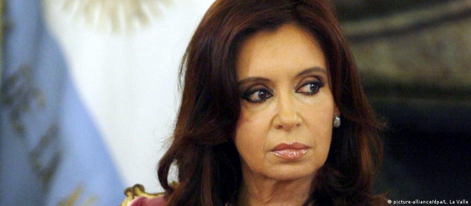 Kirchner nega envolvimento no caso e afirma ser vítima de perseguição política