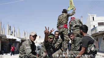 Mαχητές της κουρδικής πολιτοφυλακής YPG στη Συρία