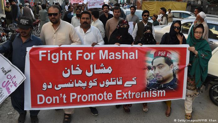 Pakistan Proteste nach Mord an Mashal Khan (Getty Images/AFP/B. Khan)