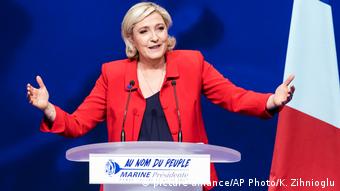 Frankreich Marine Le Pen in Paris (picture-alliance/AP Photo/K. Zihnioglu)