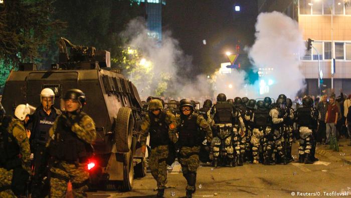 Mazedonien Skopje Ausschreitungen Parlament Polizei (Reuters/O. Teofilovski)