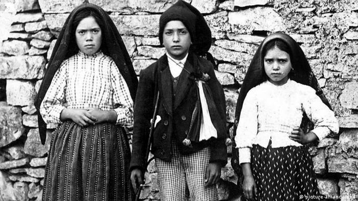 Fatima children canonized by Pope Francis | News | DW | 13.05.2017
