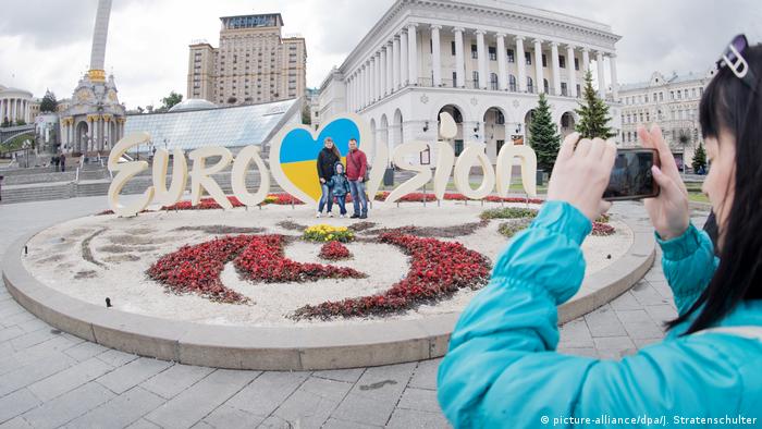 Емблема Євробачення на Майдані Незалежності в Києві