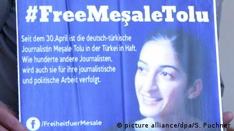 Η προφυλακισθείσα Μεσαλέ Τολού περιμένει τώρα τη συνέχιση της δίκης της τον Δεκέμβριο