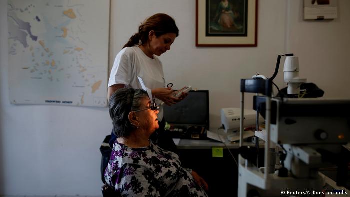 Griechenland Ärzte helfen freiwillig Augenarzt (Reuters/A. Konstantinidis)