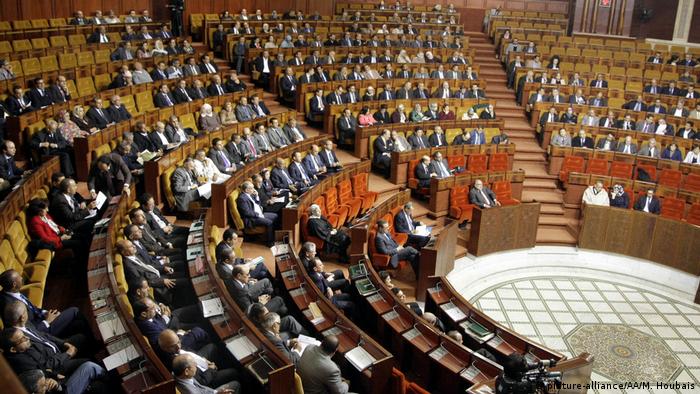 اهتزاز سياسي في المغرب بعد إقرار البرلمان فرنسة التعليم أخبار