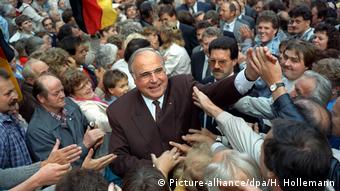 Birleşmenin mimarı olarak anılan Helmut Kohl, 16 yıl ile Almanya'da bugüne kadar en uzun süre başbakanlık görevi yapan isim oldu.