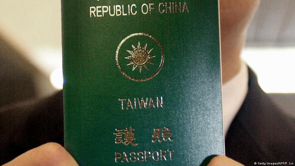 Taiwan redesigns passport to end China confusion | DW | 02.09.2020