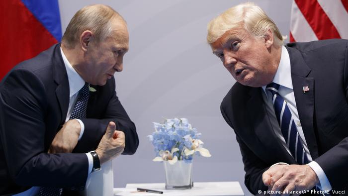 Deutschland | Hamburg - G20 Donald Trump und Vladimir Putin (picture-alliance/AP Photo/E. Vucci)