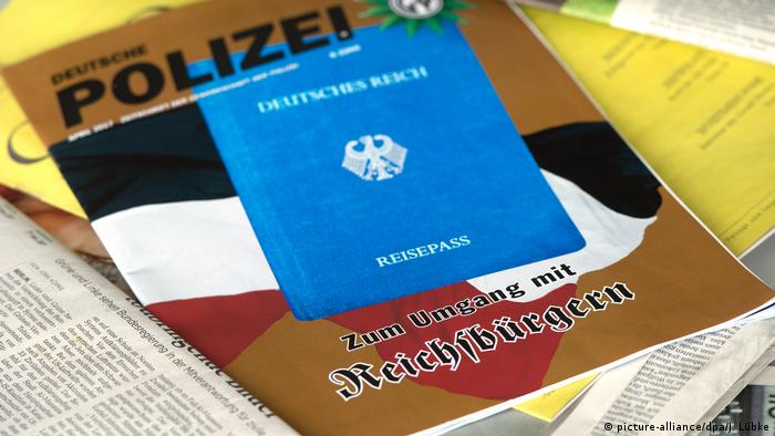 An edition of German police magazine headlined dealing with the Reichsbürger (picture-alliance/dpa/J. Lübke)