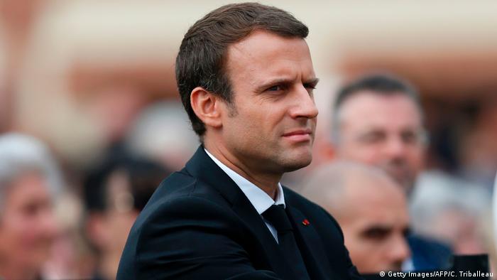 Frankreich | Emmanuel Macron bei Gedenkfeier des 2016 in der Normandie von Dschihadisten ermordeten Priesters Jacques Hamel (Getty Images/AFP/C. Triballeau)