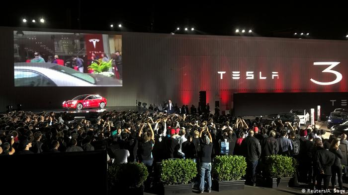 USA Fremont Vorstellung Tesla 3 (Reuters/A. Sage)