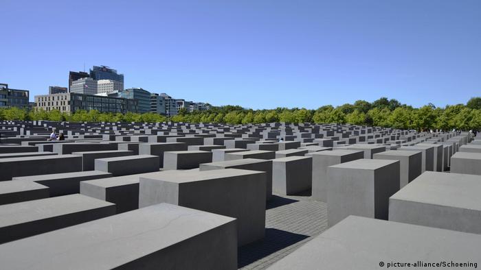Holocaust Memorial in Berlin, Germany (picture-alliance/Schoening)