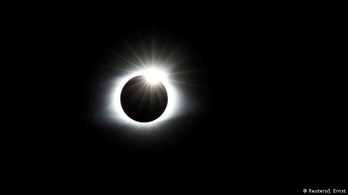 Solar eclipse (Reuters/J. Ernst)