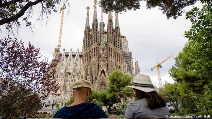 Barcelona S La Sagrada Familia Gets Building Permit After 137