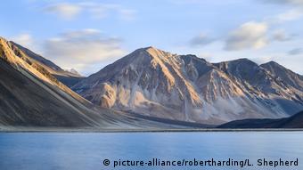 Indien Tso Pangong, Ladakh (picture-alliance/robertharding/L. Shepherd)
