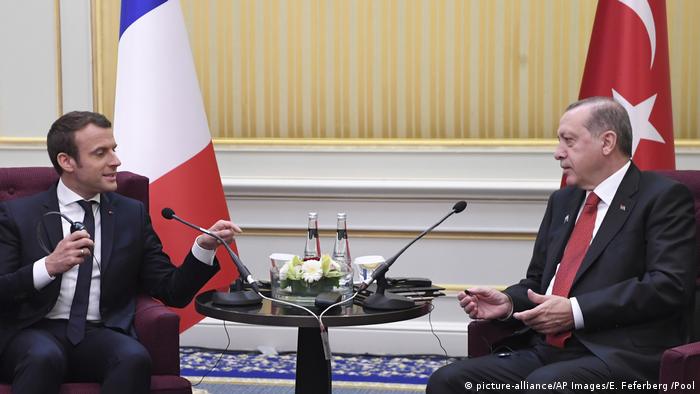 Frankreich Türkei Präsidenten Emmanuel Macron und Recep Tayyip Erdogan (picture-alliance/AP Images/E. Feferberg /Pool)