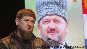 Рамзан Кадыров на фоне портрета своего отца
