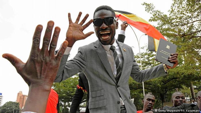 Ugandan politician Robert Kyagulanyi Ssentamu aka Bobi Wine greets supporters (Getty Images/AFP/I. Kasamani)