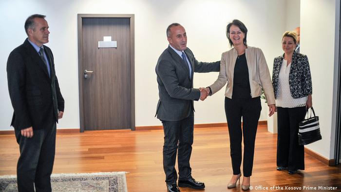 Kosovo Treffen Premierminister Ramush Haradinaj und EU-Abgesandte Angelina Eichhorst (Office of the Kosovo Prime Minister )