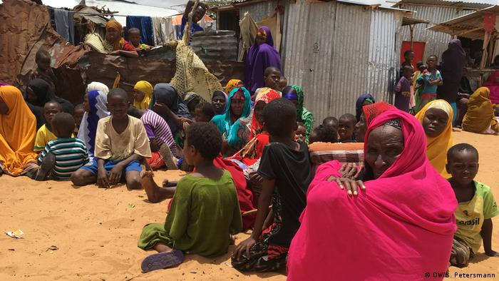 Refugees from Bariire in a camp in Mogadishu (DW/S. Petersmann)