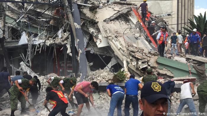 Mexiko Erdbeben Mexiko Stadt (picture-alliance/AP/E. Marti)