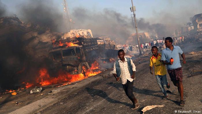 Somalia Mehr als 260 Tote nach Doppel-Anschlag in Mogadischu (Reuters/F. Omar)