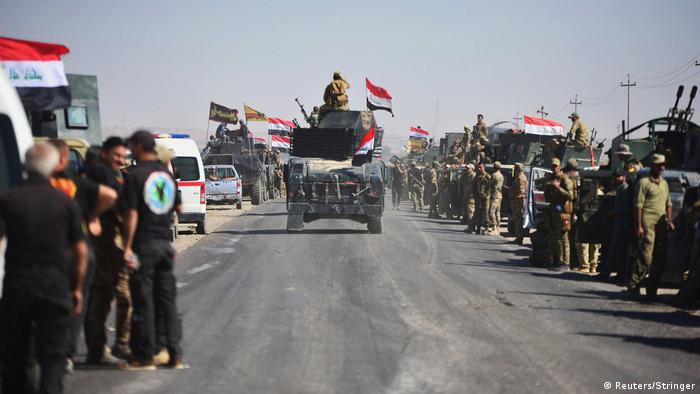 Thousands of Iraqi soldiers gather before advancing to Kirkuk in military vehicles