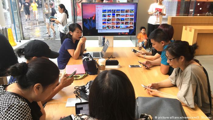 China Peking Apple store (picture-alliance/newscom/S. Shaver)