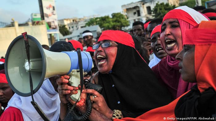 Somali women shout into a megaphone during a protest against the 2017 terror attack in Mogadishu (Getty Images/AFP/M. Abdiwahab)