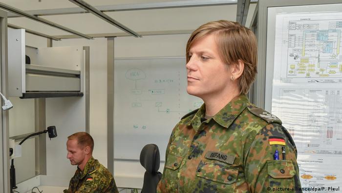 Germany's first trans battalion commander Anastasia Biefang (picture-alliance/dpa/P. Pleul)